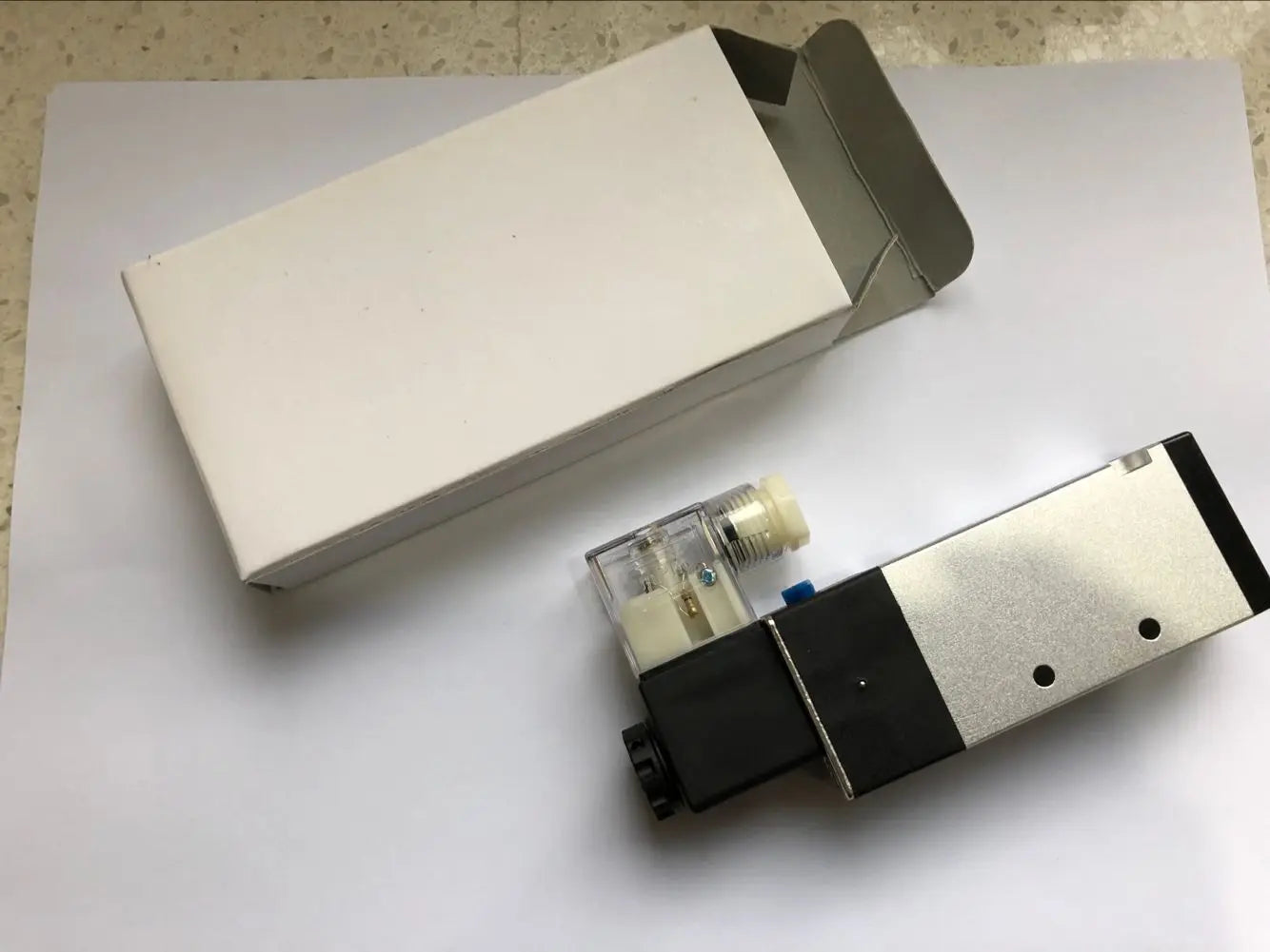 4V310-08 5 Ports 2 Position Single Solenoid Pneumatic Air Valve 1/4 BSPT DC 24V Manual Power Pilot Structure